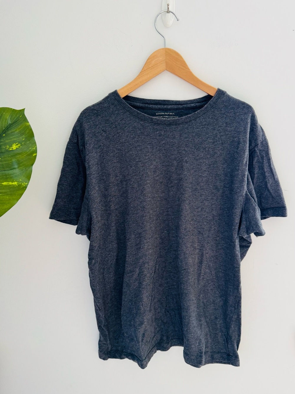 BANANA REPUBLIC | Men's Charcoal Crew Neck T-Shirt Large